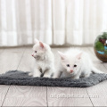 Doppelseitige Anti-Rutsch-Matte aus Plüsch für Katzen